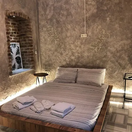 公寓公司 - 木之根公寓 *