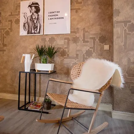 公寓公司 - 木之根公寓