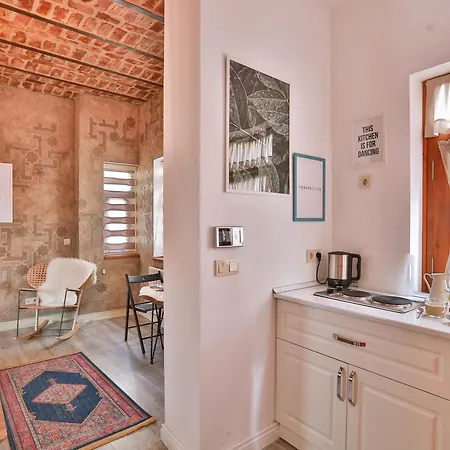 公寓公司 - 木之根公寓